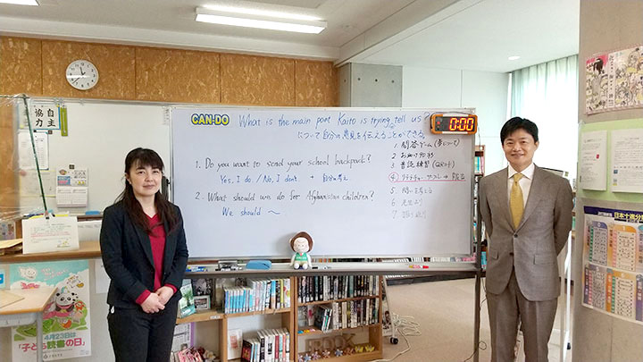 愛媛大学でリテラチャー・サークルを研究されている立松大祐先生（右）